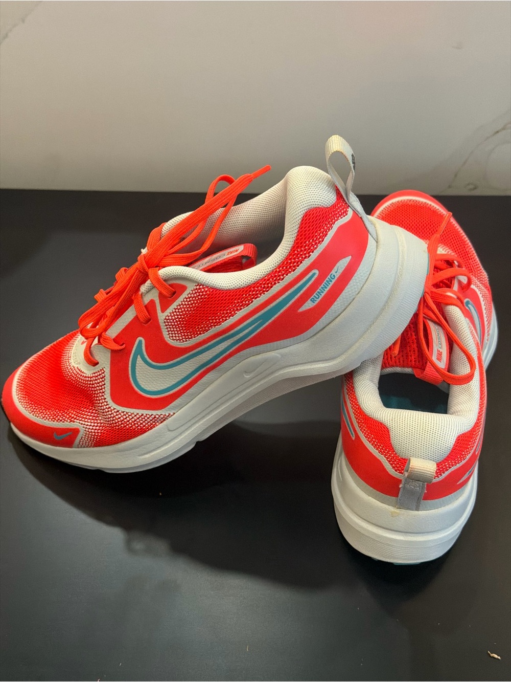 Nike Cosmic Runner GS Kids Running Sneakers Crimson, White and Teal Size 5.5Y